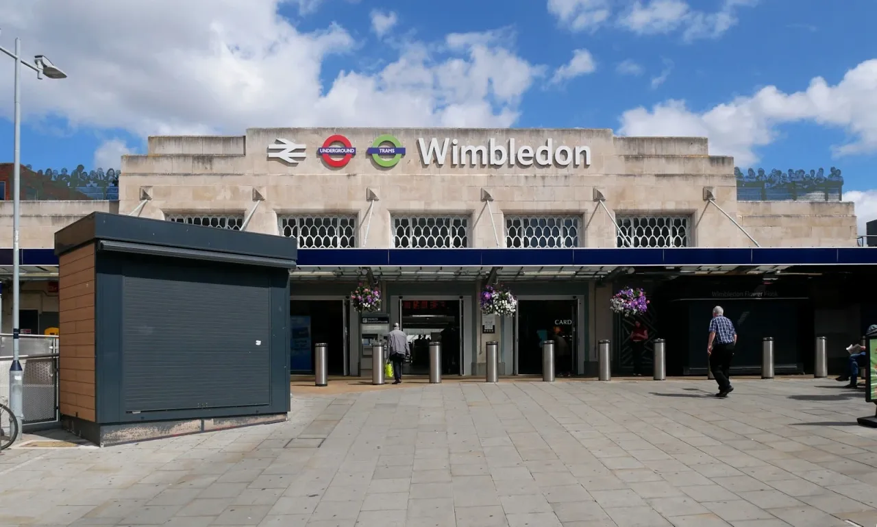 Главный вход станции лондонского метро Уимблдон. Фото: wimbledon.com