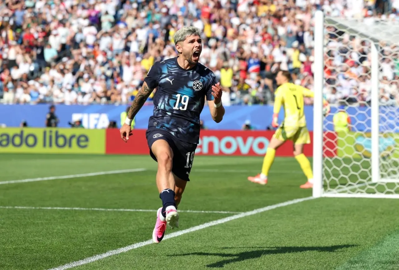 Полузащитник сборной Парагвая Хулио Энсисо. Фото: FIFA