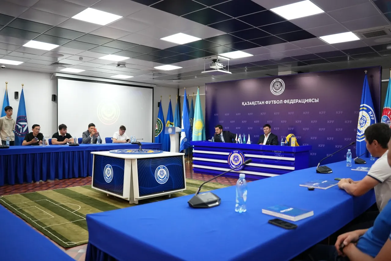 Футзал на казахском: в Казахстане представили официальные учебные материалы UEFA