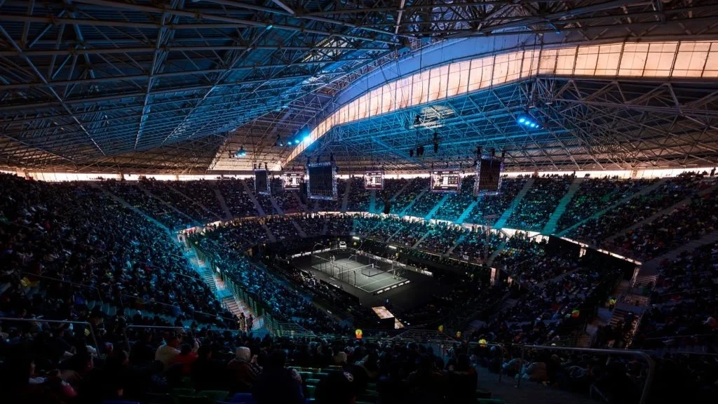 Матч Premier Padel на одной из крытых арен мирового тура. Фото: FIP