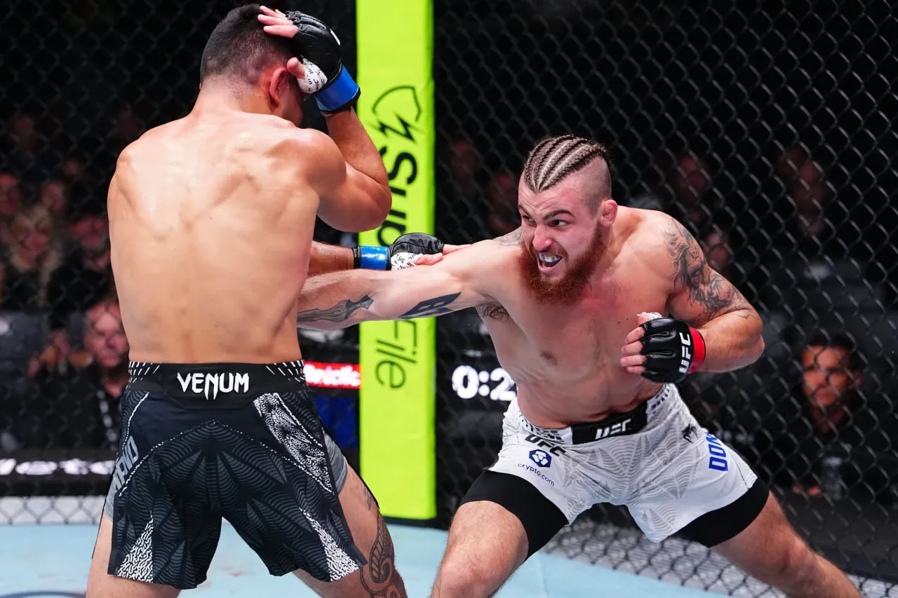 Парнасс уничтожил Хукера в дебюте UFC: все результаты турнира в Париже