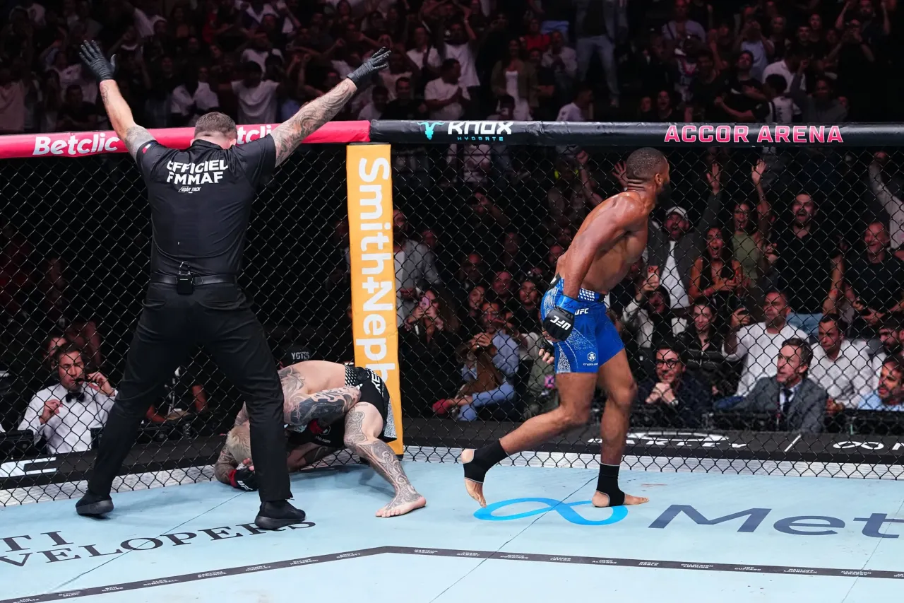 Парнасс уничтожил Хукера в дебюте UFC: все результаты турнира в Париже