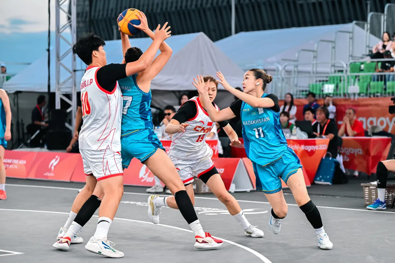 Женские сборные Казахстана и Китая по баскетболу 3×3. Фото: Владислав Семёнов