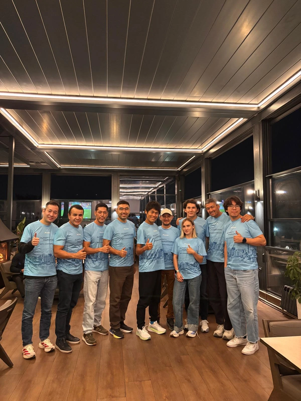Команда Daikin Kazakhstan Running Club и Юки Каваучи в Алматы: Фото: Daikin Kazakhstan