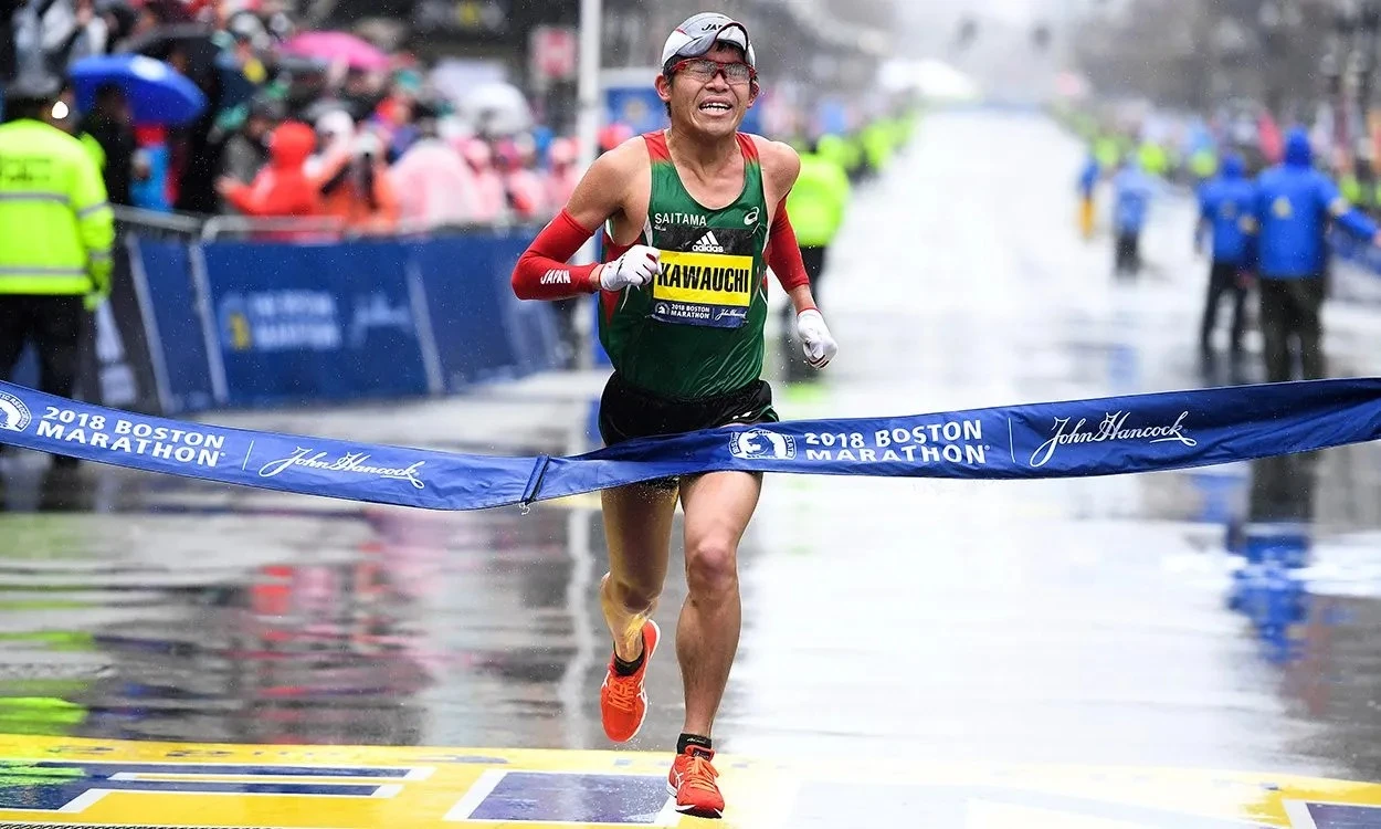 Юки Каваучи пересекает финишную черту Boston Marathon-2018. Фото: Getty Images
