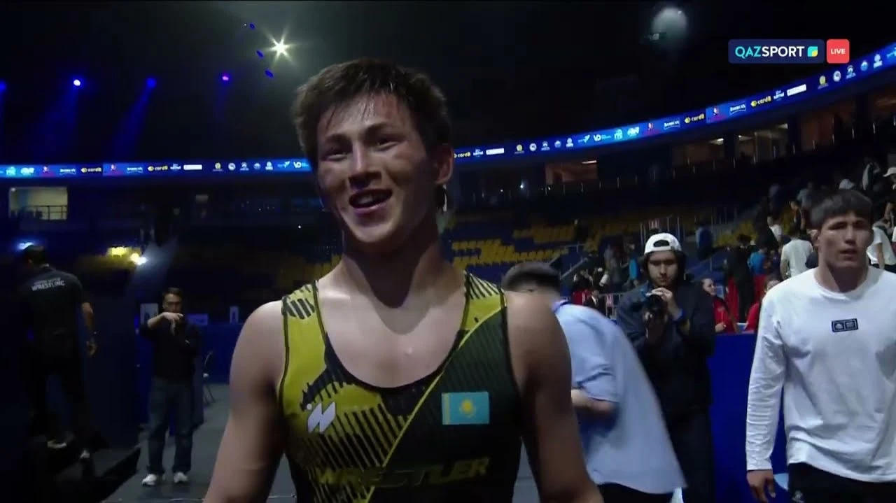 Казахстанские борцы Абиль и Узембаев поборются за золото ЧА U23