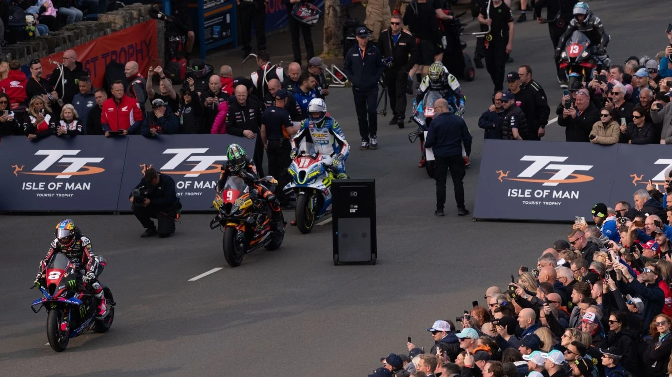 На острове Мэн за день до старта Isle of Man TT погиб 68-летний мотогонщик