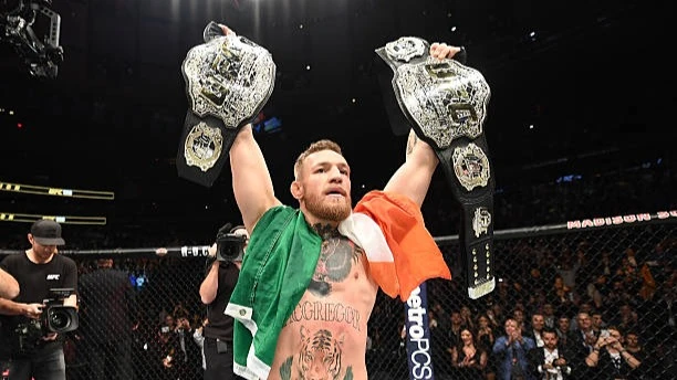 Макгрегор UFC 329 турнирі қарсаңында арнайы чемпиондық белбеуді таныстырды