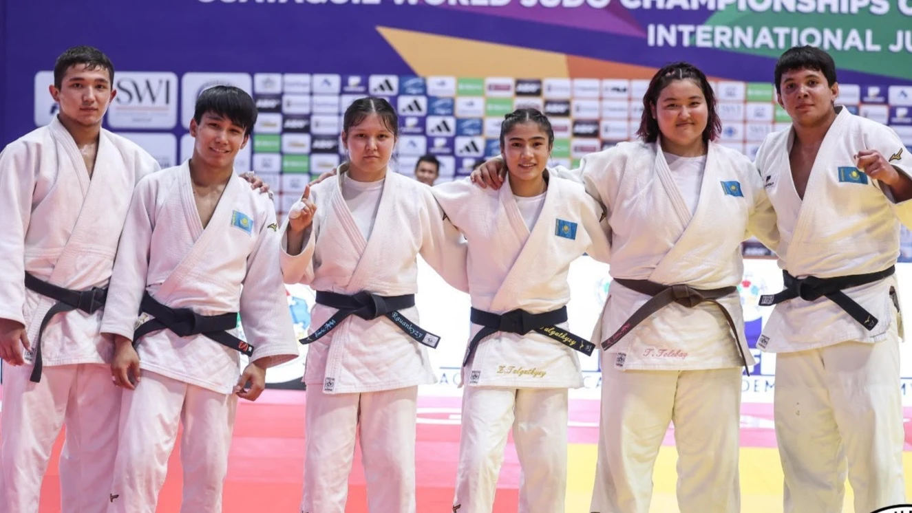Казахстан впервые выиграл командный чемпионат мира по дзюдо среди кадетов